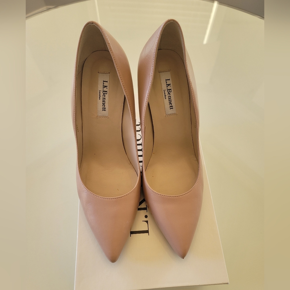 LK Bennett Fern Trench size 39.5 EU / US 9 Worn Once.  Perfect Nude Pump!